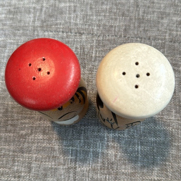 Vintage Collectable Wooden Salt and Pepper Shakers - Picture 3 of 7